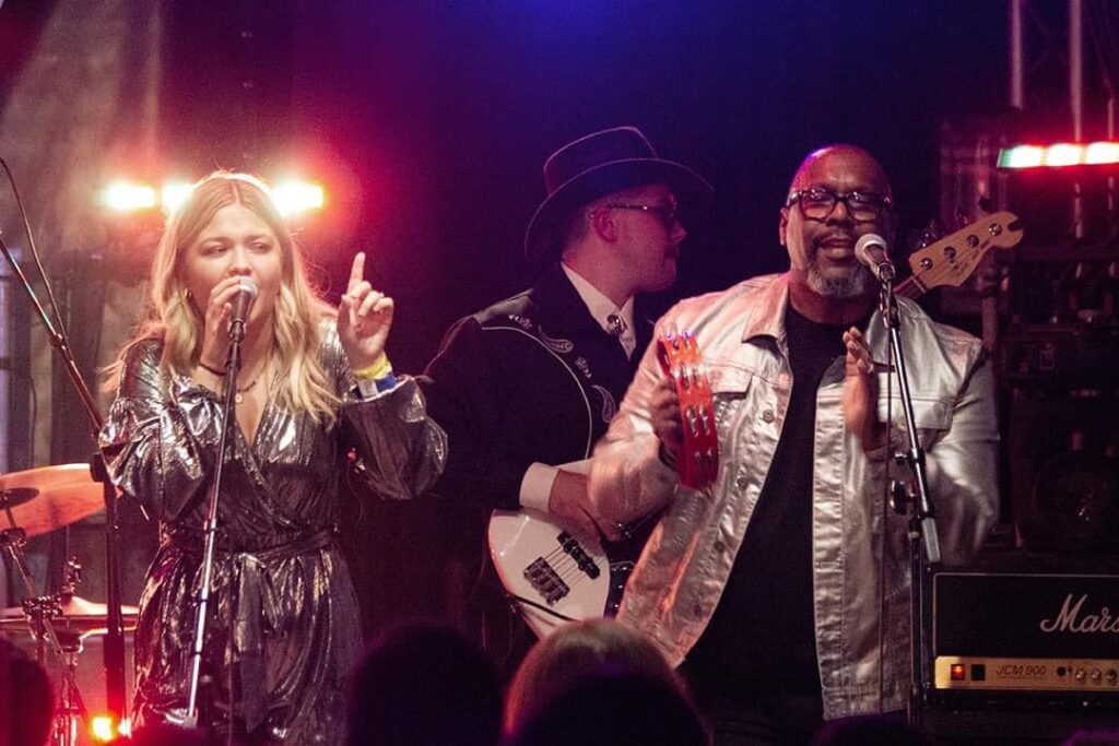 singers at battle for hope